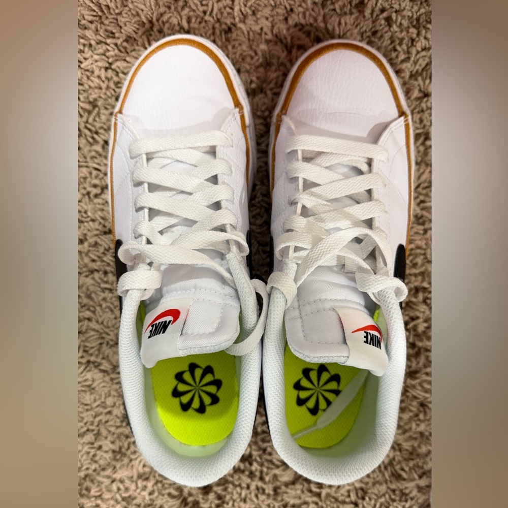 Nike Women’s White and Black Sneakers - Picture 2 of 5